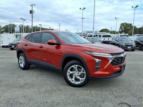 Certified 2024 Chevrolet Trax LS w/ LS Convenience Package image 2