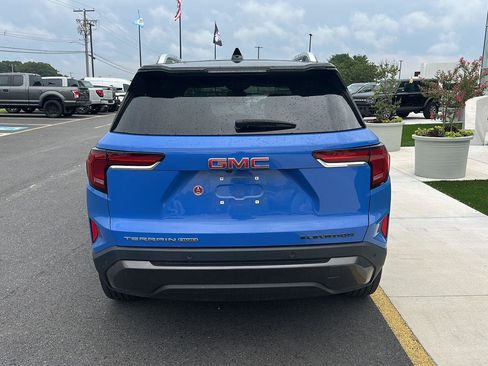 Used 2025 GMC Terrain Elevation w/ Elevation Premium Package AWD/4WD image 6