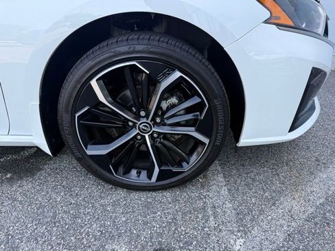 Used 2025 Nissan Altima 2.5 SR w/ SR Premium Package AWD/4WD image 11