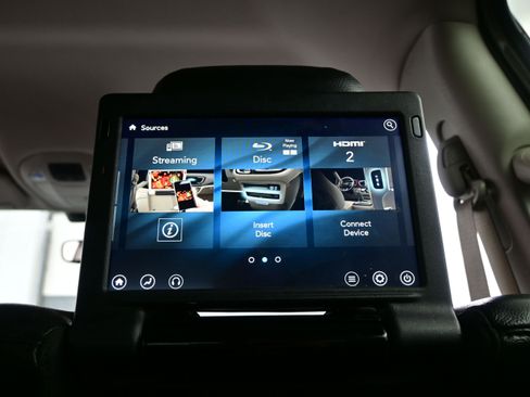 Used 2018 Chrysler Pacifica Touring-L Plus w/ Advanced Safetytec Group FWD image 17