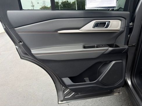 Used 2025 Ford Explorer Active w/ Active Comfort Package AWD/4WD image 19