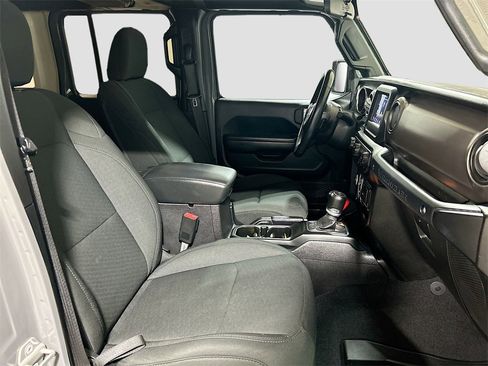 Used 2021 Jeep Wrangler Unlimited Sport image 24