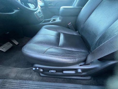 Used 2012 Chevrolet Suburban LT image 16