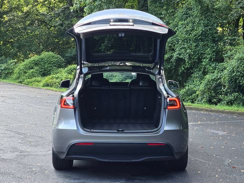 Used 2025 Tesla Model Y Long Range RWD image 58