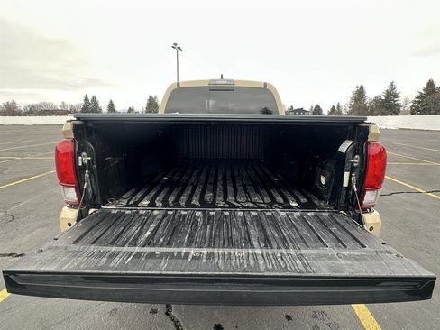 Used 2019 Toyota Tacoma TRD Off-Road image 37