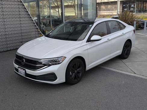 Used 2022 Volkswagen Jetta SE w/ Panoramic Sunroof Package image 1