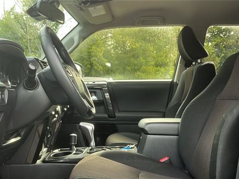 Certified 2024 Toyota 4Runner TRD Off-Road image 10