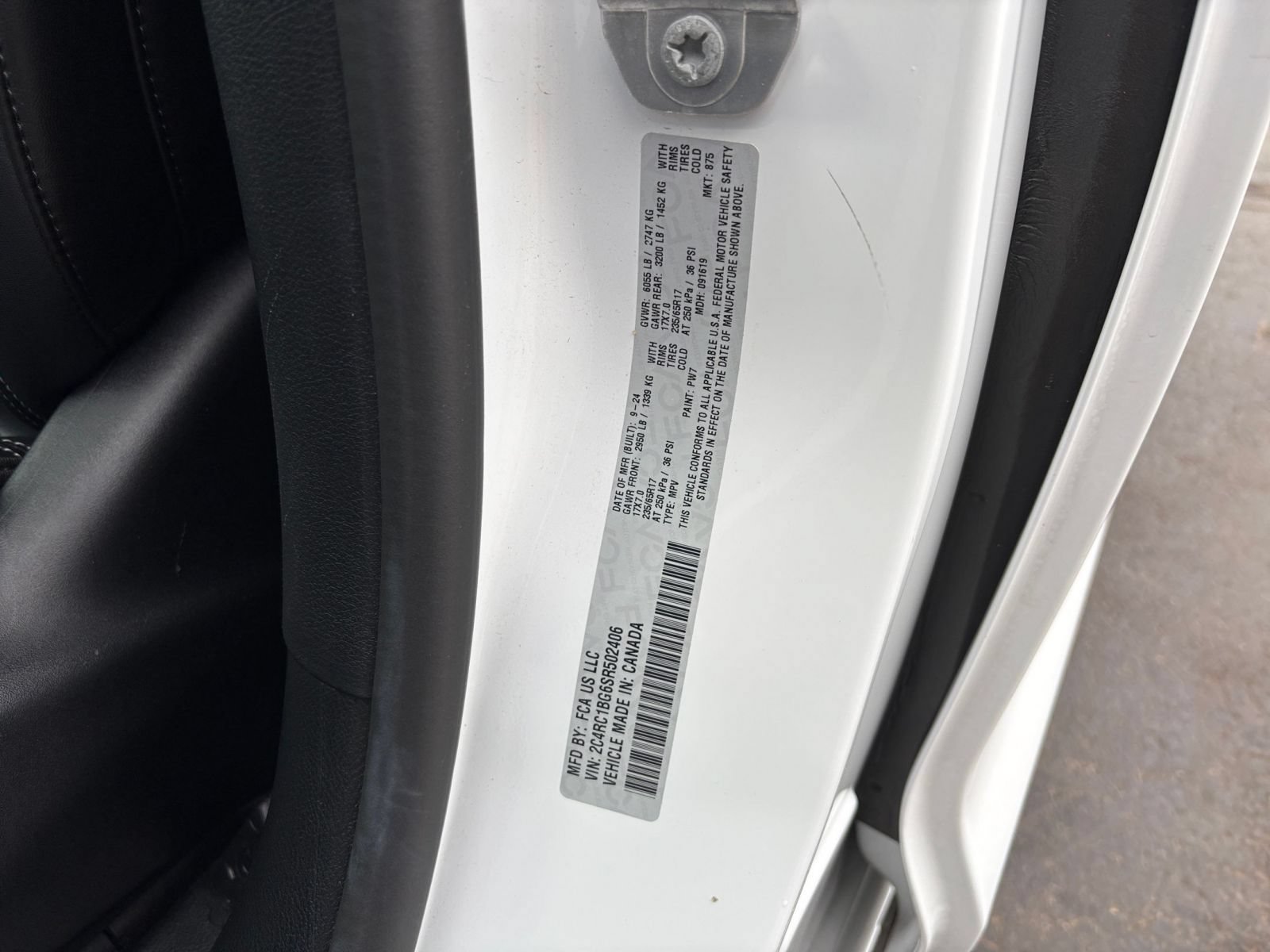 Used 2025 Chrysler Pacifica Select FWD image 32