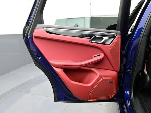 Certified 2025 Porsche Macan S image 13