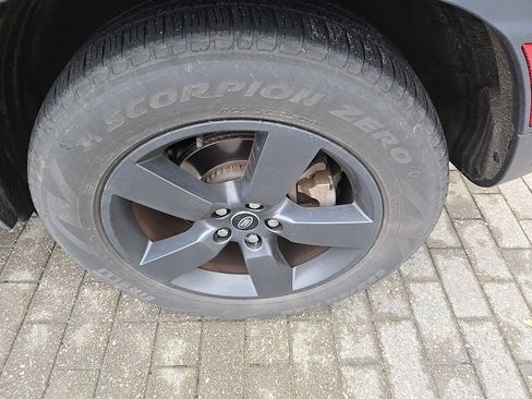 Used 2023 Land Rover Defender 110 S image 9