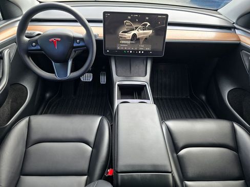 Used 2023 Tesla Model Y Performance image 11