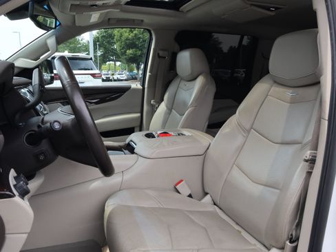 Used 2016 Cadillac Escalade ESV Luxury AWD/4WD image 34