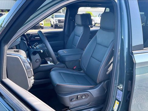 New 2026 GMC Yukon AT4 w/ AT4 Premium Plus Package AWD/4WD image 9