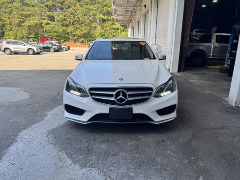 Used 2014 Mercedes-Benz E 350 4MATIC Sedan image 2