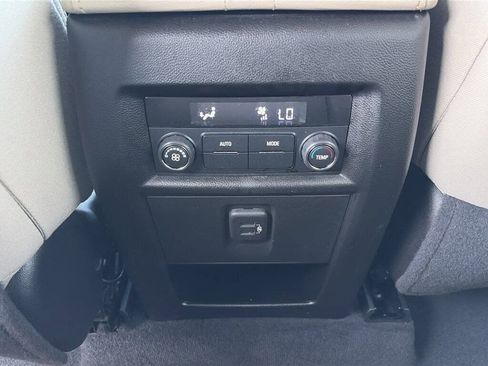 Used 2023 Chevrolet Traverse LS image 28