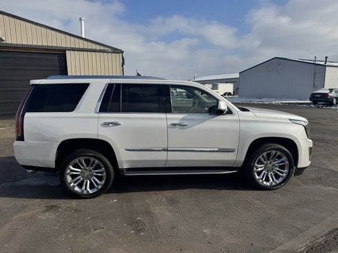Used 2018 Cadillac Escalade Luxury w/ LPO, Radiant Package image 3