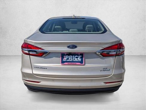 Used 2019 Ford Fusion SE FWD image 6