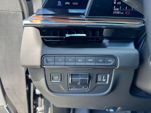 Certified 2024 Cadillac Escalade Premium Luxury w/ Performance Package AWD/4WD image 24