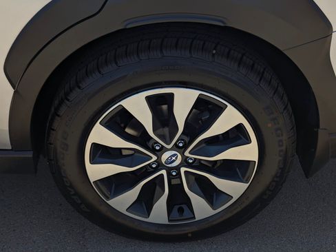Used 2023 Subaru Outback Touring XT AWD/4WD image 7