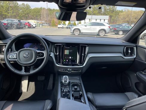 Used 2024 Volvo S60 B5 Plus FWD image 8