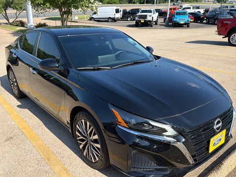 Used 2025 Nissan Altima 2.5 SV w/ SV Premium Package FWD image 22
