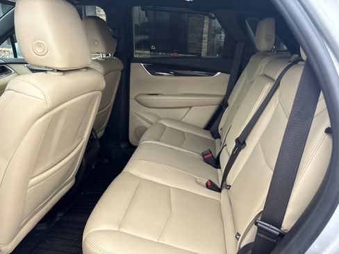 Used 2019 Cadillac XT5 FWD image 7