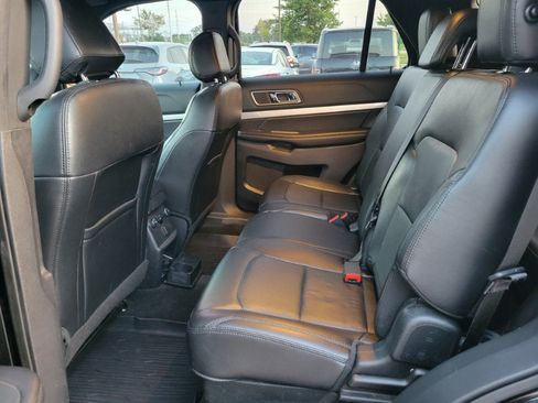 Used 2017 Ford Explorer XLT w/ Equipment Group 202A FWD image 22