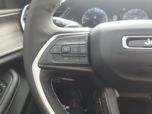 New 2026 Jeep Grand Cherokee Laredo image 13