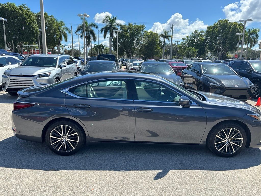 Used 2023 Lexus ES 300h w/ Premium Package FWD image 4