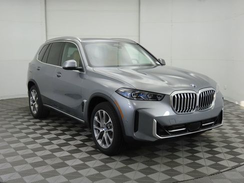 Certified 2025 BMW X5 xDrive40i w/ Parking Assistance Package image 3