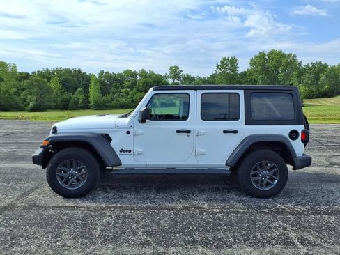 Used 2024 Jeep Wrangler Unlimited Sport AWD/4WD image 11