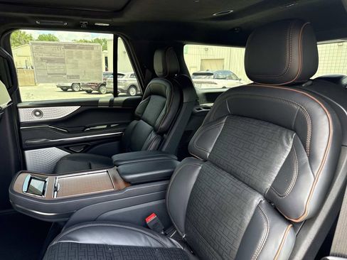 New 2026 Lincoln Navigator Black Label AWD/4WD image 15