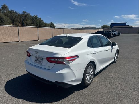 Used 2020 Toyota Camry LE FWD image 5