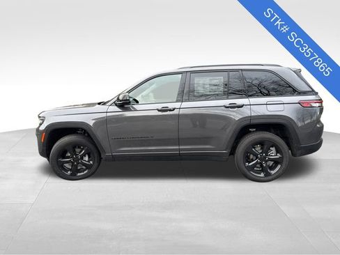 New 2025 Jeep Grand Cherokee Altitude image 4