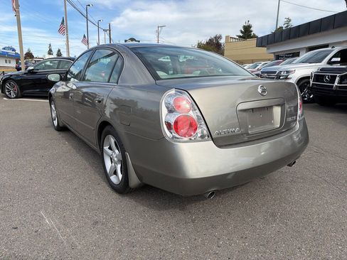 Used 2005 Nissan Altima 3.5 SE image 3