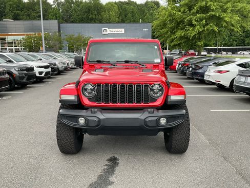 Used 2022 Jeep Wrangler Unlimited Sahara w/ LED Lighting Group AWD/4WD image 8