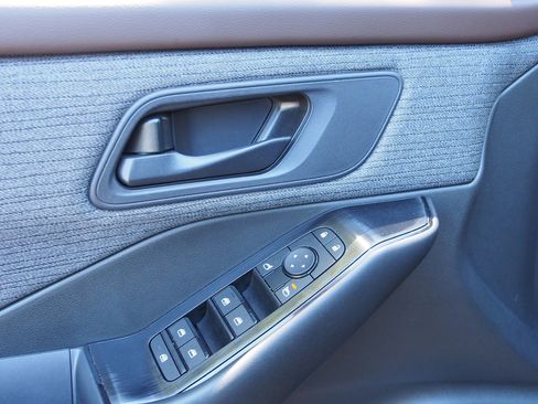 Used 2023 Nissan Rogue S FWD image 20
