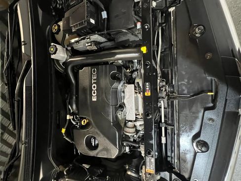 Used 2019 Chevrolet Equinox LT FWD image 10