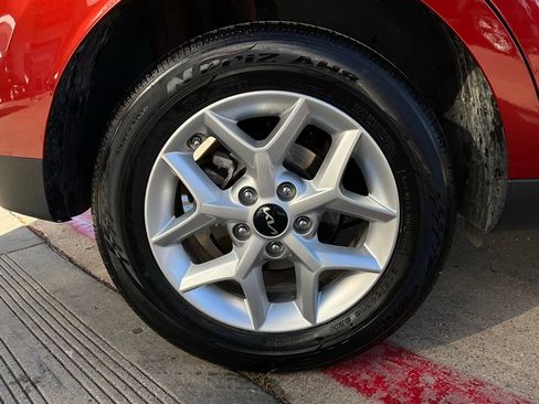 Used 2025 Kia Soul LX w/ LX Technology Package image 9