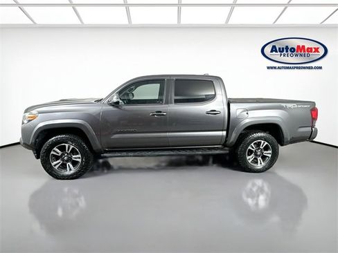 Used 2018 Toyota Tacoma TRD Sport image 8