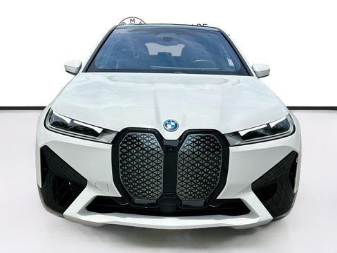 Used 2025 BMW iX xDrive50 AWD/4WD image 2