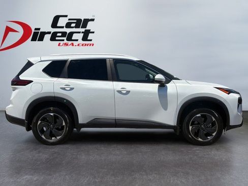 Used 2024 Nissan Rogue SV w/ SV Premium Package FWD image 8