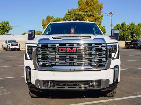 New 2026 GMC Sierra 3500 Denali w/ Denali Reserve Package AWD/4WD image 4