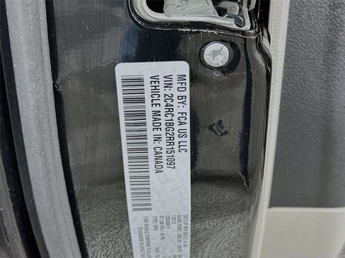 Used 2024 Chrysler Pacifica Touring-L FWD image 19