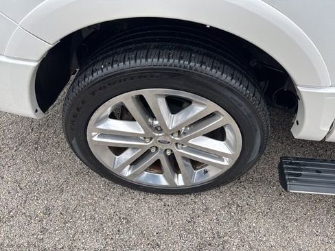 Used 2017 Ford Expedition EL Platinum RWD image 18