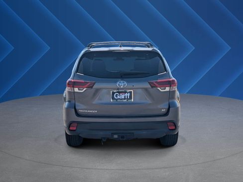 Used 2019 Toyota Highlander SE FWD image 4