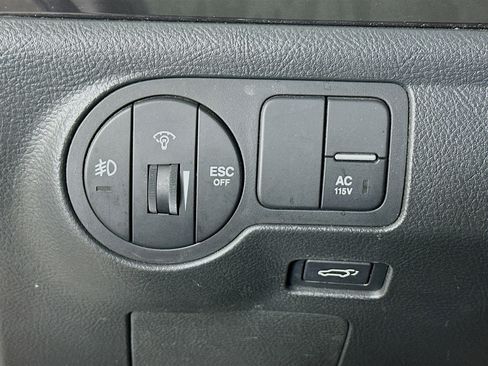 Used 2011 Hyundai Veracruz Limited FWD image 17