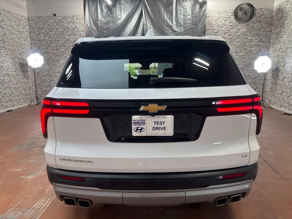 Used 2024 Chevrolet Traverse LT FWD image 6