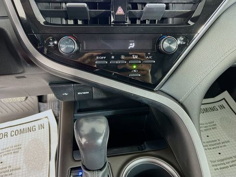 Used 2022 Toyota Camry SE FWD image 21