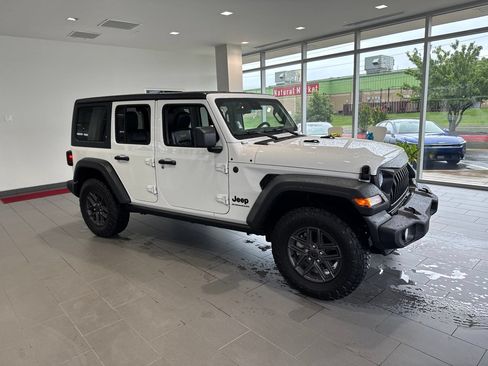 Used 2025 Jeep Wrangler Unlimited Sport AWD/4WD image 1